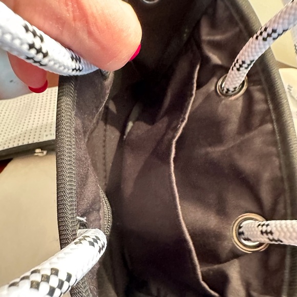 White neoprene crossbody bag with removable zipper purse. NWOT - Picture 9 of 10